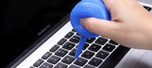 Vệ sinh bàn phím laptop